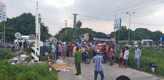 Băng qua đường sắt, người đàn ông bị tàu tông tử vong