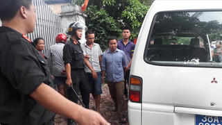 Công an đột kích trường gà, bắt giữ hơn 40 người