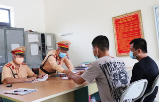 Quảng Ninh: Phạt 15 triệu đồng trường hợp trốn khai báo y tế để 'thông chốt'