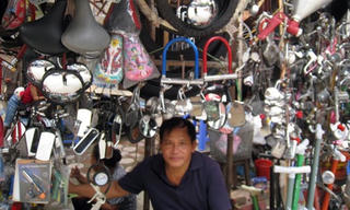 Hà Nội: Kiểm tra các cửa hàng phụ tùng ôtô quanh chợ Hòa Bình