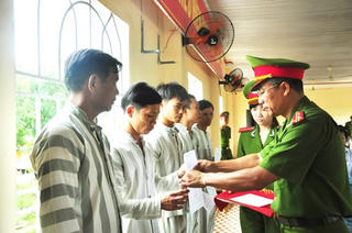 Công bố đặc xá tha tù trước thời hạn cho nhiều phạm nhân