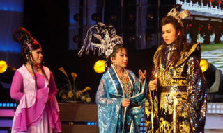 Kịch bản sân khấu: Đang dụng 'danh' hơn dụng 'chất'