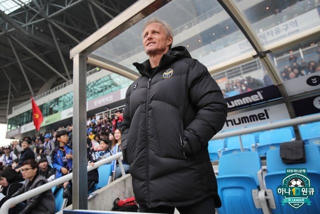 HLV Incheon United giải thích lý do không sử dụng Công Phượng