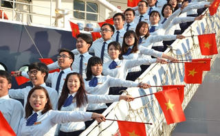 Tàu thanh niên Đông Nam Á và Nhật Bản đến TP HCM