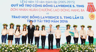Quỹ hỗ trợ Cộng đồng Lawrence S.Ting đã trao tặng 70.000 suất học bổng