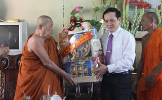 Chúc mừng Hòa thượng Danh Nhưỡng nhân Đại lễ Phật đản 2016