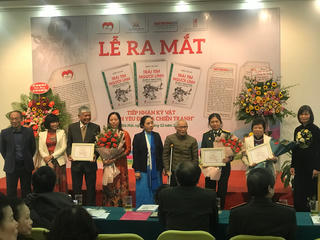 Ra mắt câu lạc bộ 'Trái tim người lính' và tiếp nhận kỷ vật thời chiến