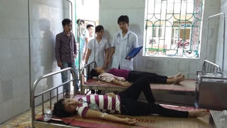 Vụ ‘ăn giò có dòi’: Yêu cầu doanh nghiệp tạm ngưng cung cấp suất ăn