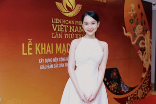 Nàng Hà Lan của 'Mắt biếc' có mắc bệnh ngôi sao như cáo buộc?