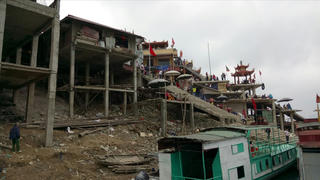 Khi thiên nhiên  bị 'tận thu'