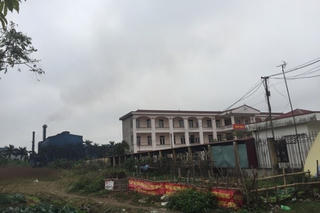 Hải Phòng: Học sinh khó thở do khói độc nhà máy thép
