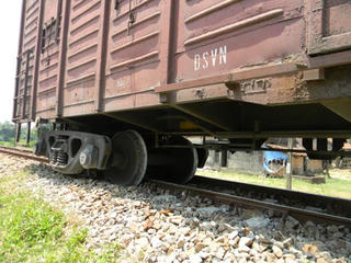 Quảng Ngãi: Hơn 9 giờ khẩn trương sửa chữa đường ray tàu SE4 lưu thông trở lại