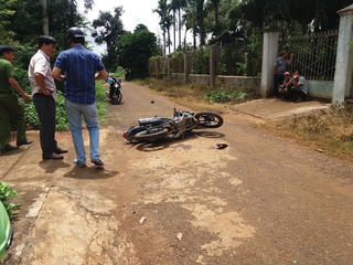 Mâu thuẫn: Giết người rồi tự đâm vào ngực đòi tự sát