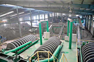 Vẫn khó xử lý 'núi' rác thải Đình Vũ