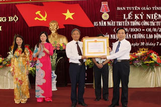 Ban Tuyên giáo Tỉnh ủy Nam Định đón nhận Huân chương Lao động hạng nhất
