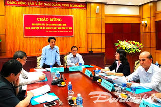 Phó Chủ tịch - Tổng Thư ký Hầu A Lềnh làm việc với Mặt trận tỉnh Tây Ninh