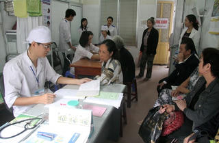 Tăng viện phí: Chưa ảnh hưởng tới người không có thẻ BHYT