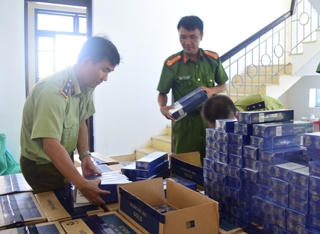 Đề xuất bán đấu giá thuốc lá ngoại nhập lậu