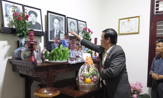 Phó Chủ tịch- Tổng Thư ký Vũ Trọng Kim thăm gia đình ông Lê Quang Đạo