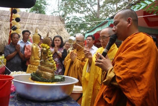 Tết Bunpimay cho người Lào tại huyện Buôn Đôn