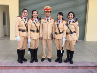 Khi nữ CSGT làm người dẫn đoàn