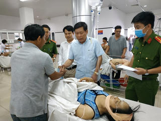 Lãnh đạo tỉnh Đắk Nông thăm hỏi nạn nhân vụ tai nạn liên hoàn