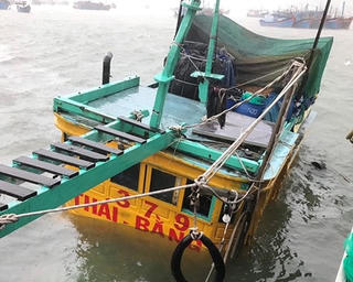 Khánh Hòa: Bão số 12 làm hàng chục nhà dân tốc mái, nhiều khu vực mất điện 