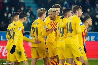 Chiến thắng Alaves 1-0, Barcelona vươn lên thứ 5 ở La Liga