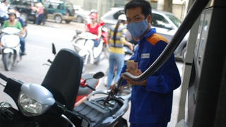 Bộ Tài chính đề xuất tăng thuế xăng dầu lên 4.000 đồng mỗi lít