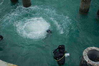 Khai quật khảo cổ học tàu cổ Dung Quất