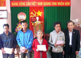 Ấm lòng người nghèo