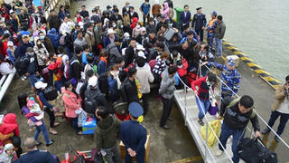 Hơn một nghìn du khách cập cảng Cửa Đại an toàn