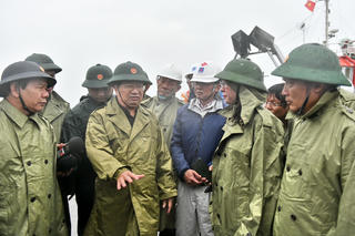 Phó Thủ tướng Trịnh Đình Dũng kiểm tra phòng, chống bão số 9 tại TP Đà Nẵng