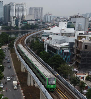 Cần đột phá trong xây dựng đường sắt trên cao