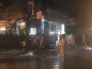 Điện giật do đường bị ngập nước, một phụ nữ tử vong