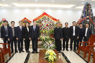 Chủ tịch Trần Thanh Mẫn chúc mừng Giáng sinh tại Tòa Giám mục Phát Diệm