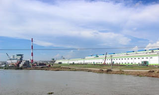 Sông Hậu trước nguy cơ bị đầu độc
