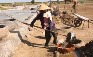 Diêm dân Hà Tĩnh: Giữ nghề hay chuyển?