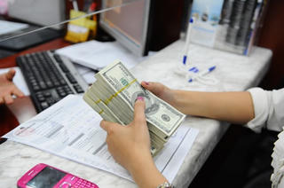 Lãi suất tiền gửi USD về 0%