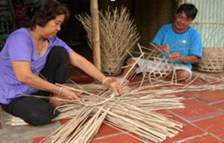 Cứu cánh cho nông dân và lao động nghèo