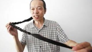 Người đàn ông nuôi tóc dài 1,3m suốt hơn 10 năm