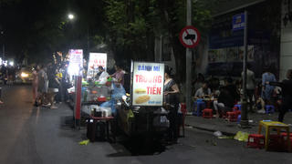 Chợ đêm tự phát, người dân bức xúc