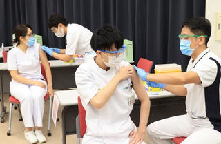 Nhật tuyển điều dưỡng, hộ lý lương từ 30 triệu đồng