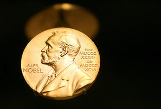 Những bí ẩn thế kỷ của giải thưởng Nobel