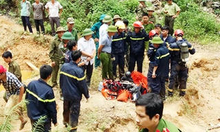 Đã đưa thi thể 1 phu vàng lên khỏi hang Nước