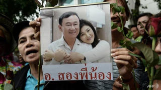 Thái Lan: Đoàn xe của bà Yingluck di chuyển về phía Campuchia