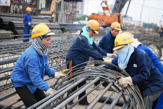 Không để phụ nữ lùi lại phía sau