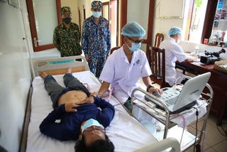 Khánh Hòa: Cấp cứu ngư dân bị xuất huyết tiêu hóa trên biển