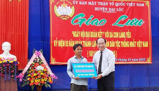 Ngày hội Đại đoàn kết ở làng Yều