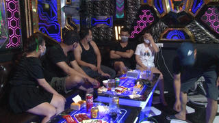 Phạt chủ quán karaoke mở cửa để các 'thượng đế' sử dụng ma tuý giữa mùa dịch